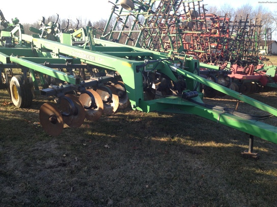 2002 John Deere 2700