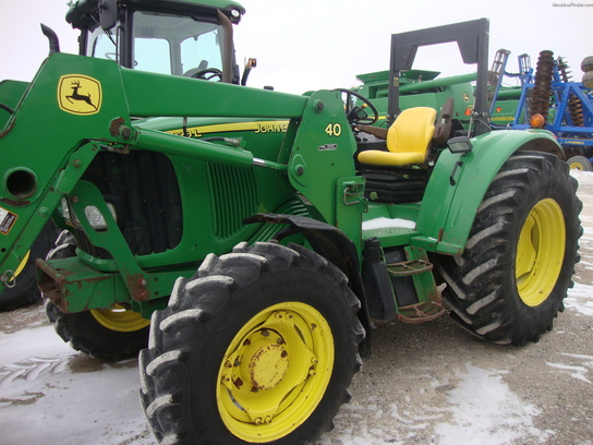 2004 John Deere 6220