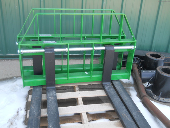 2012 Frontier AL1340G PALLET FORK
