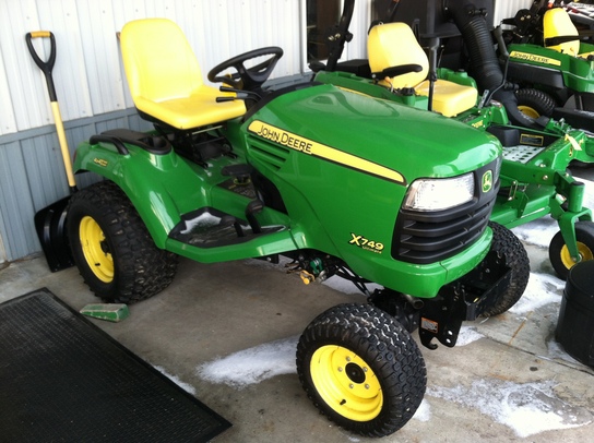 2011 John Deere X749