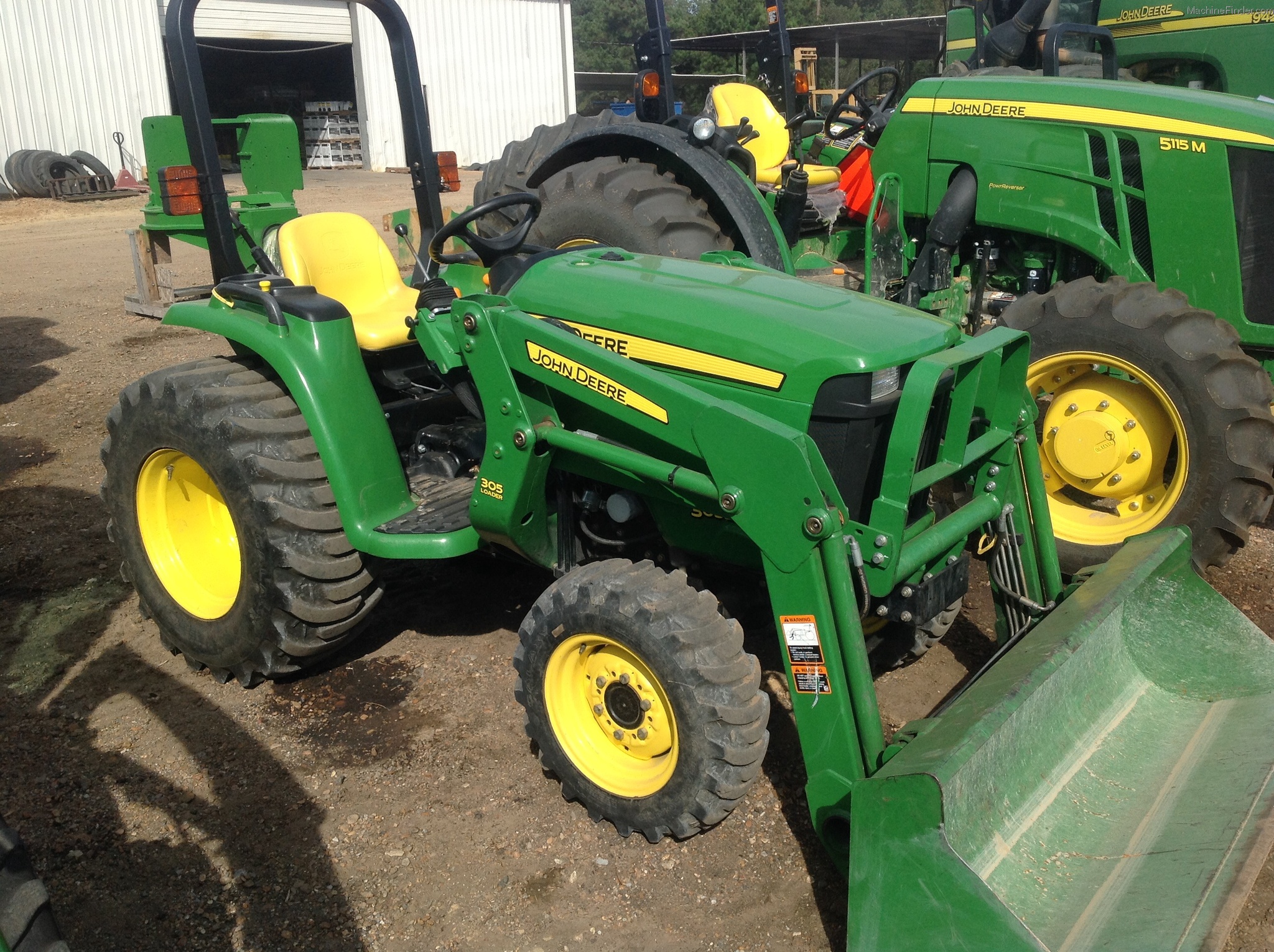 2011 John Deere 3032E Tractors Compact (140hp.) John Deere