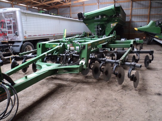 2009 John Deere 2700