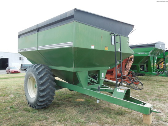 1996 Unverferth 7000