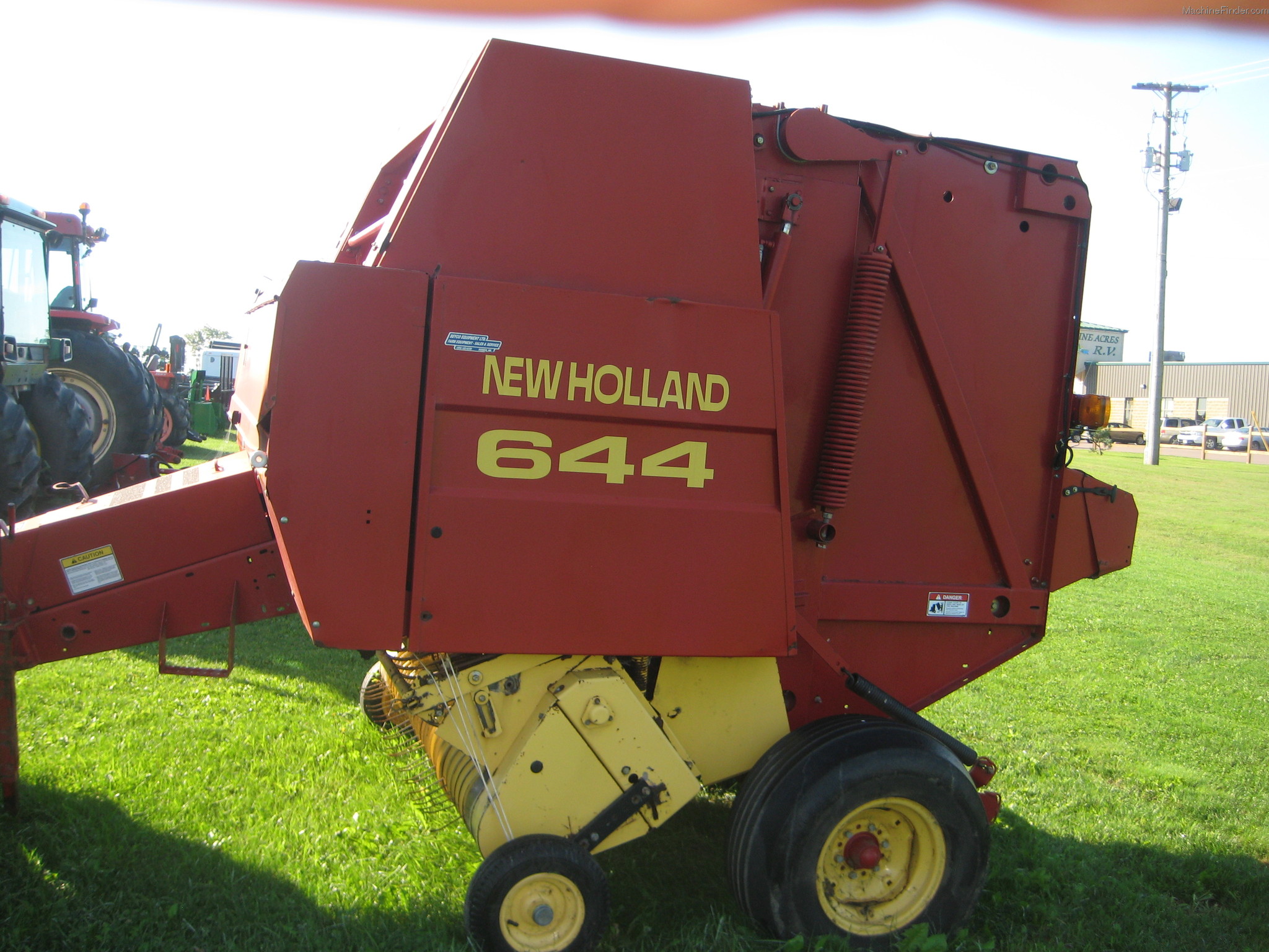 1998 New Holland 644 Hay Equipment Round Balers John Deere