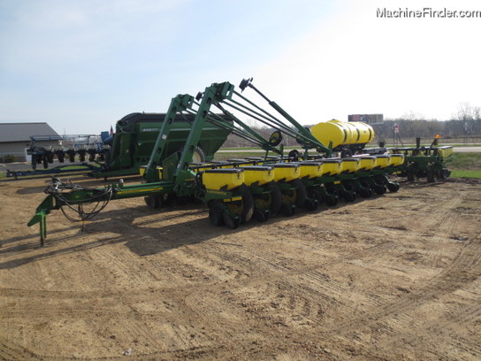 2004 John Deere 1770