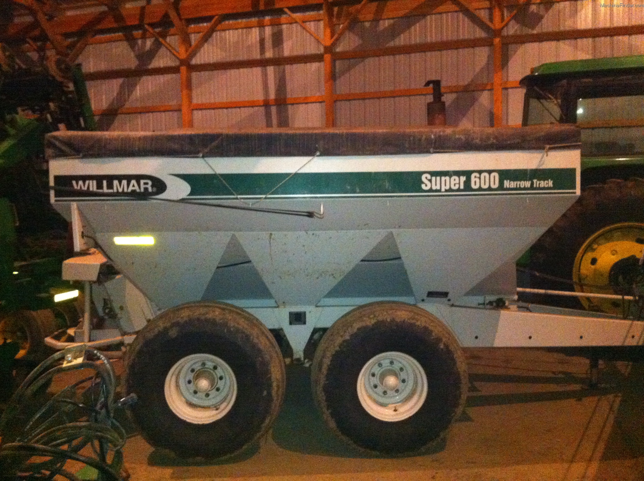 2010 Willmar Fabrication SUPER 600 NARROW TRACK Spreaders Fertilizer