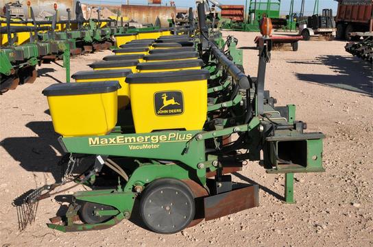 2004 John Deere 1700