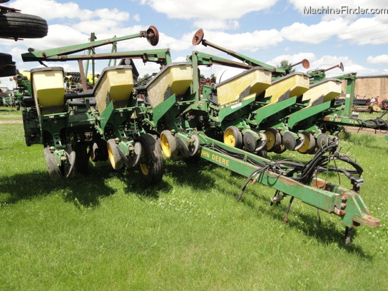  John Deere 7200