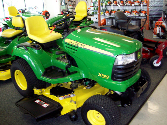 2011 John Deere X700