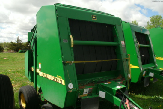 2000 John Deere 566
