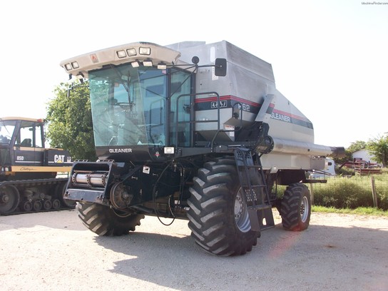 1998 Gleaner R62