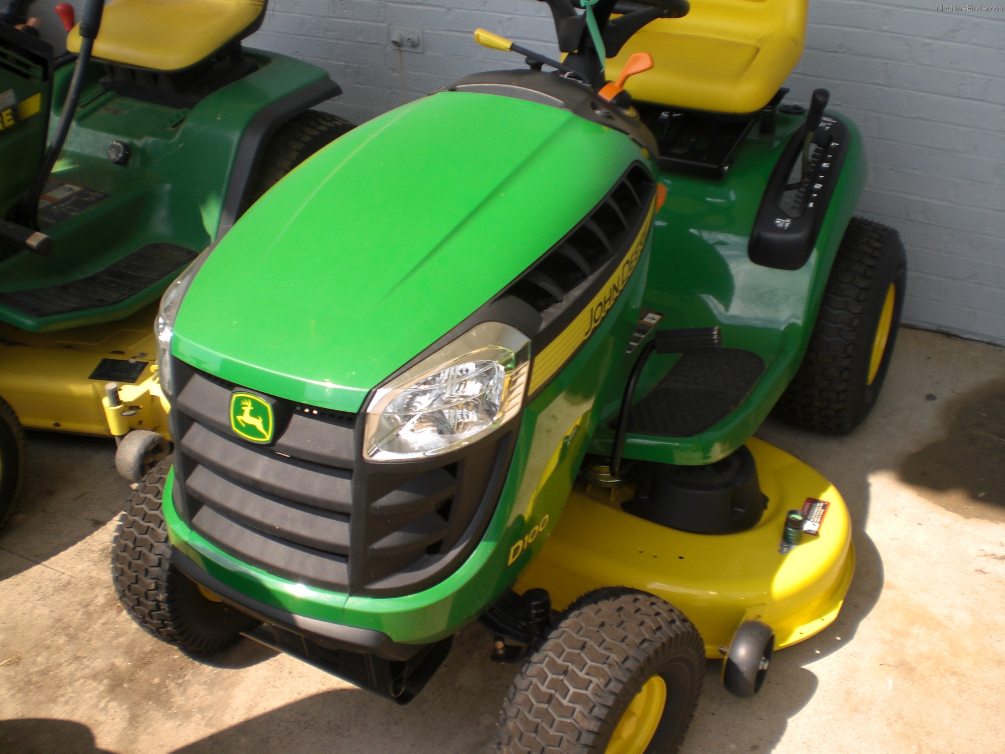 2012 John Deere D100 Lawn & Garden and Commercial Mowing John Deere