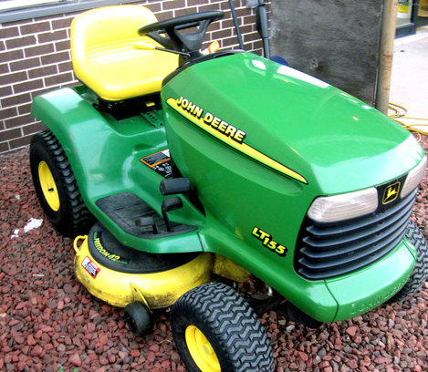 1999 John Deere LT155