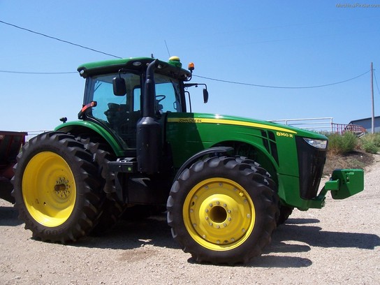 2012 John Deere 8260R
