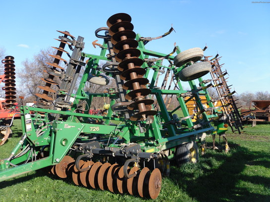 2005 John Deere 726
