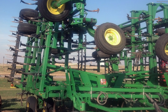 2004 John Deere 2210
