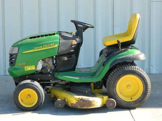 2004 John Deere L120