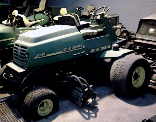 2001 John Deere 3235B