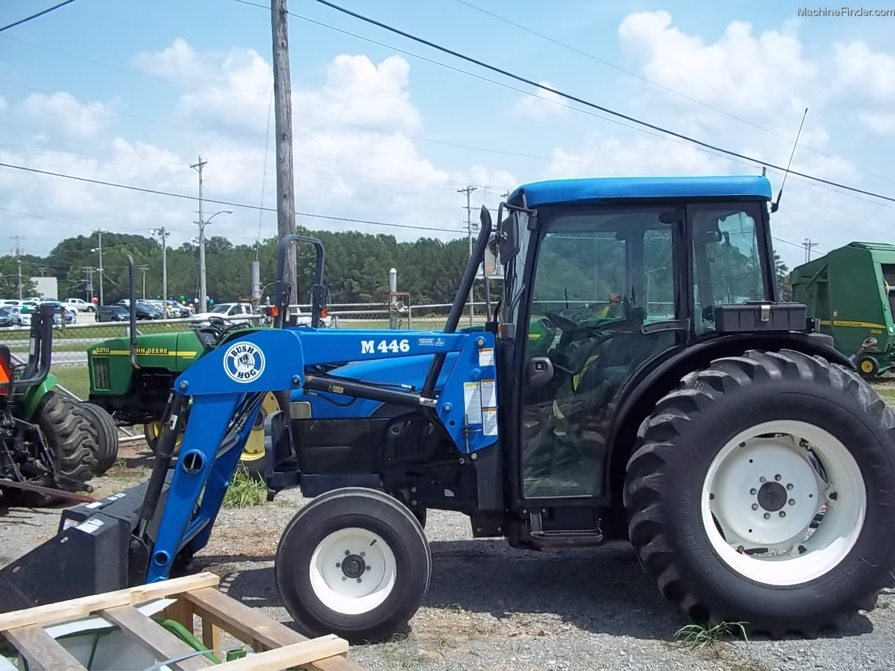 2002 New Holland TN75 Tractors Utility (40100hp) John Deere