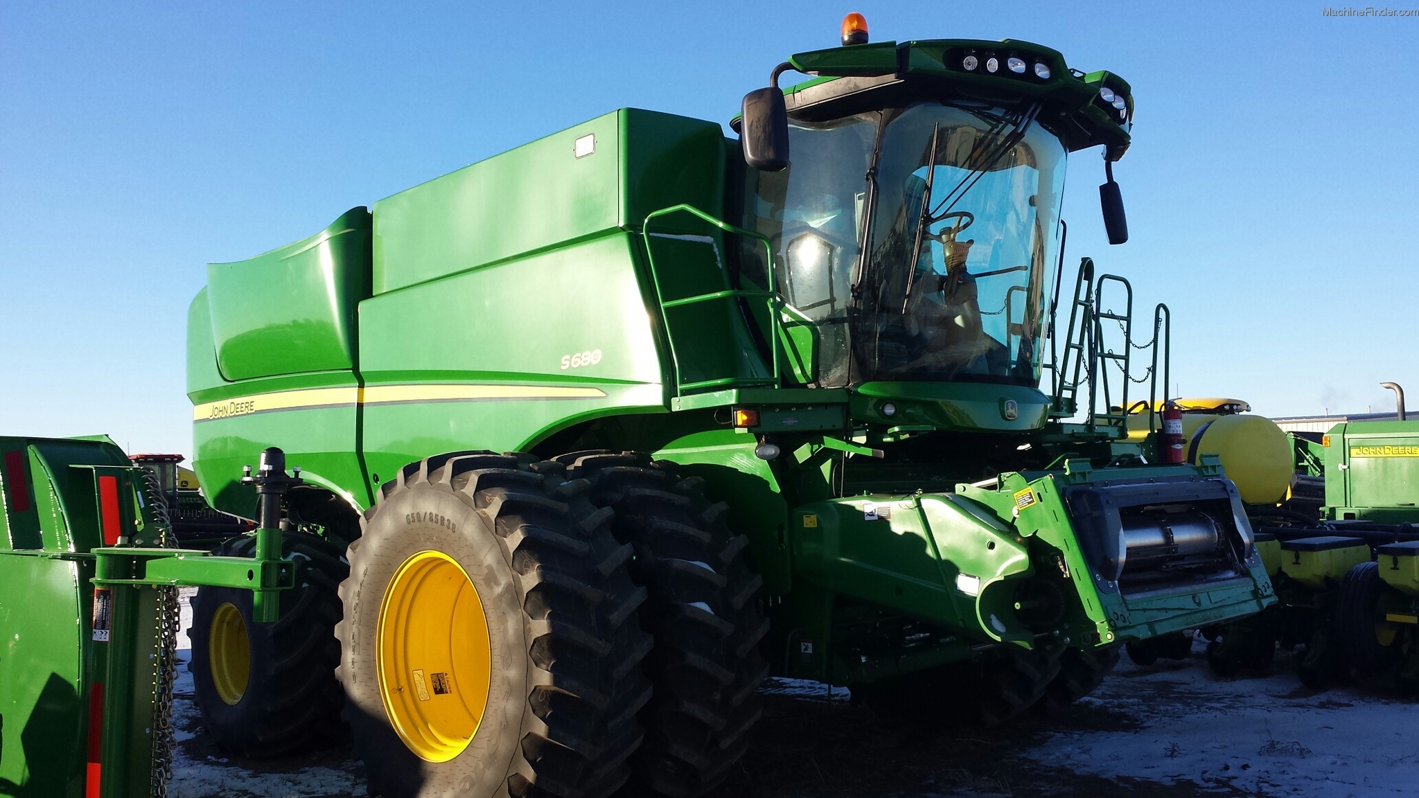 Small Grain • 2WD • Duals • Chopper • Yield Monitor • Guidanceready