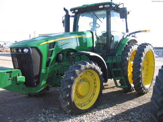  John Deere 8225R