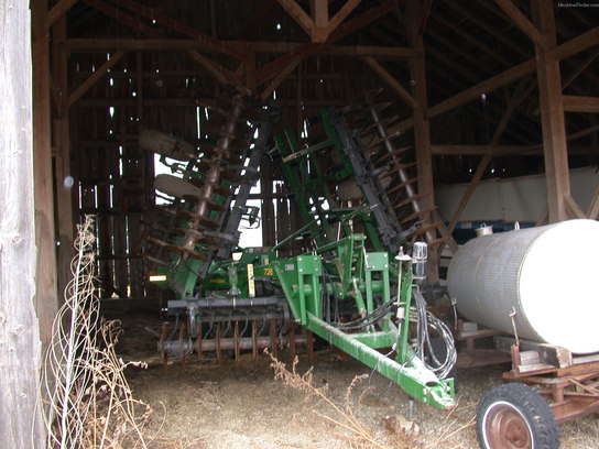 2004 John Deere 726