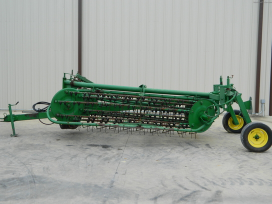 2004 John Deere 705