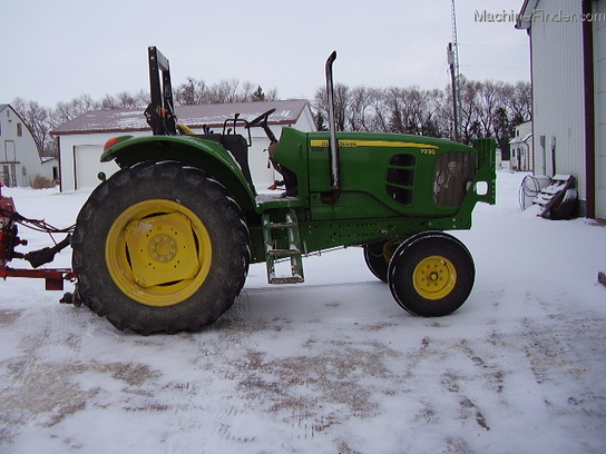 2009 John Deere 7230