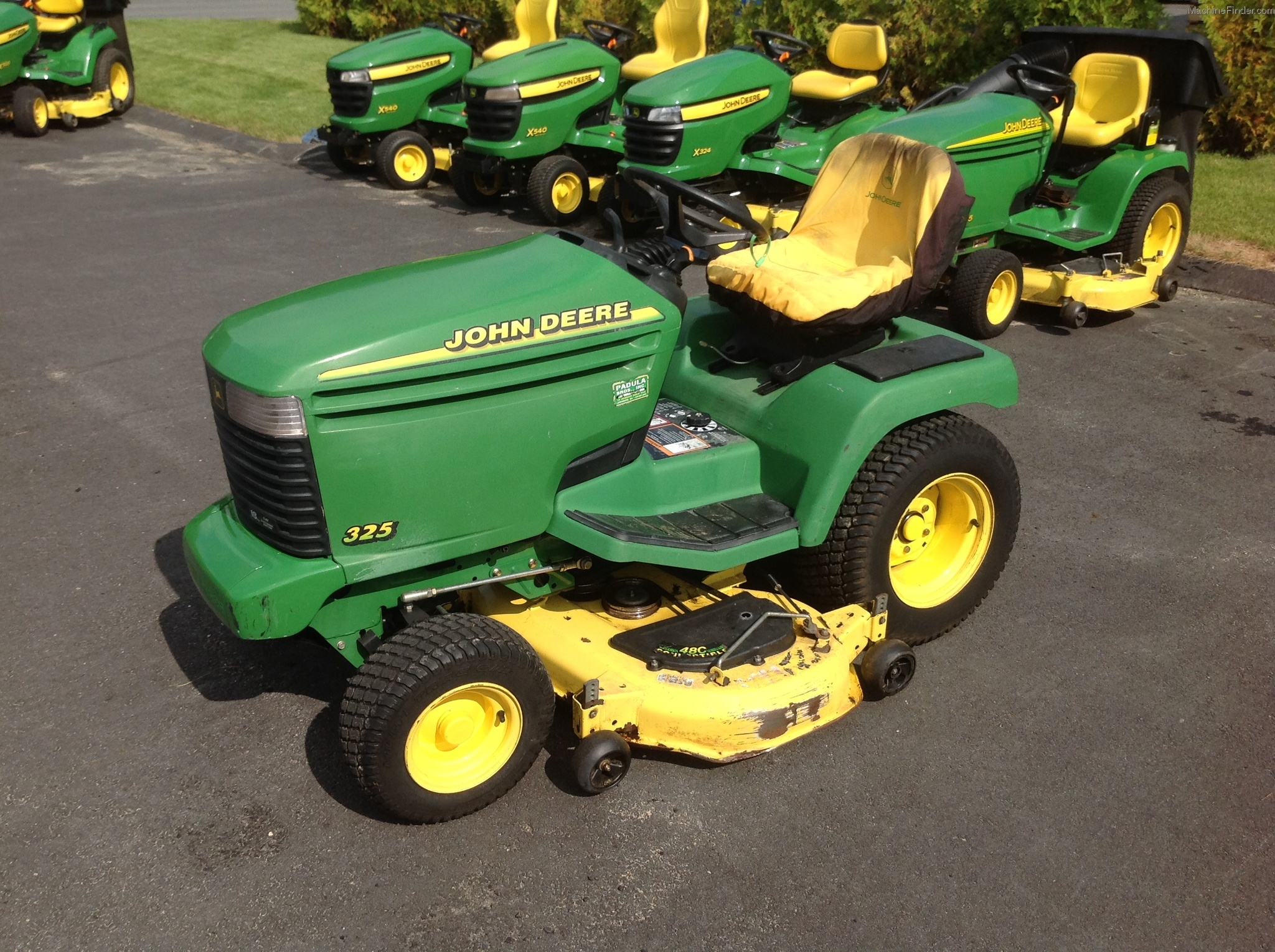 John Deere 325 Lawn & Garden and Commercial Mowing John Deere