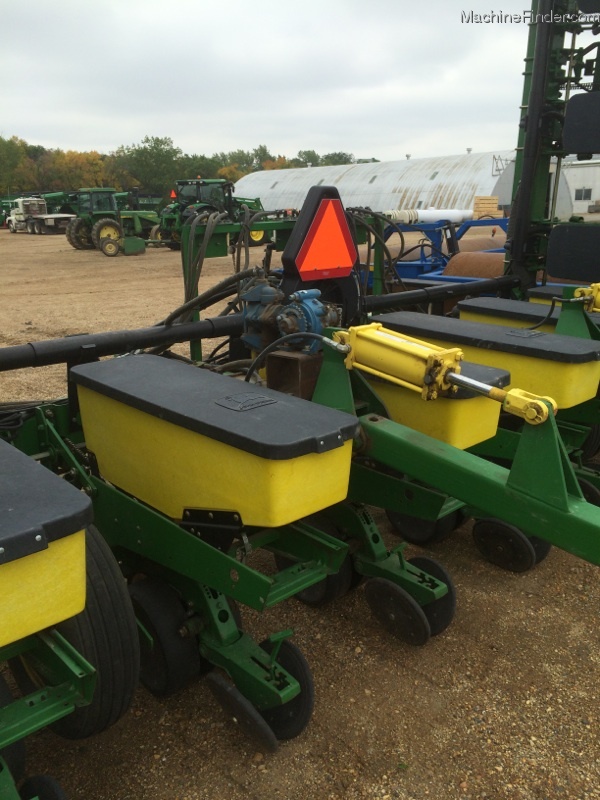1997 John Deere 1710 Planting & Seeding Planters John Deere