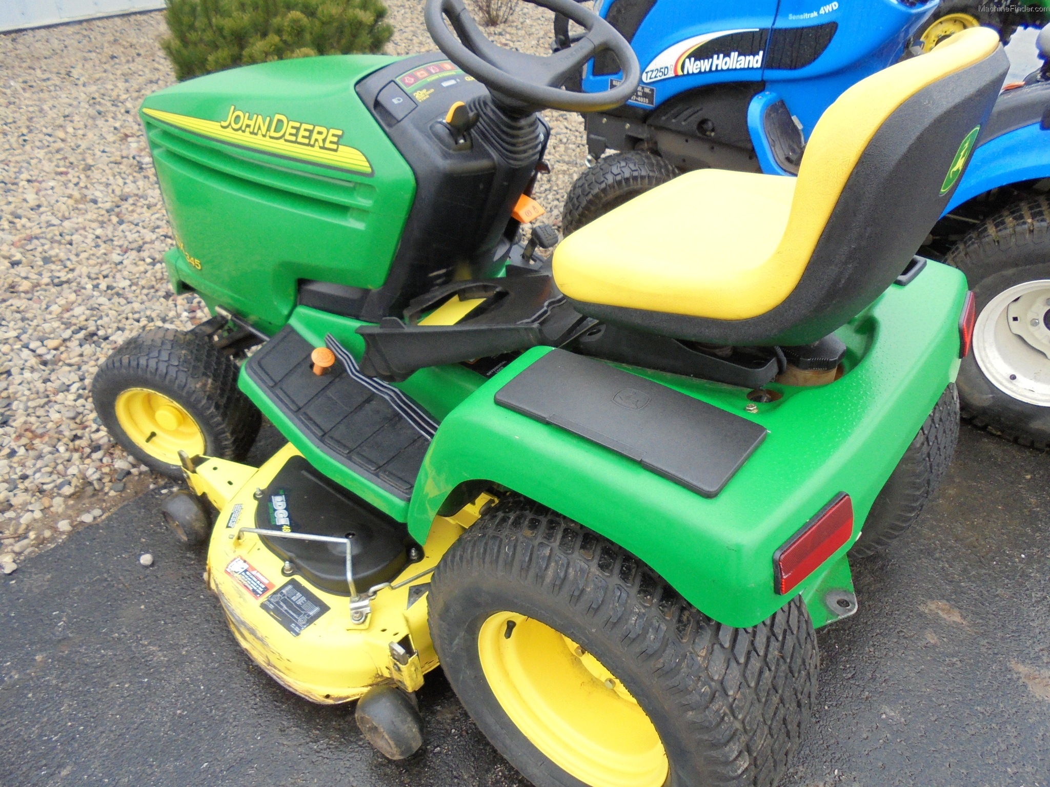 2005 John Deere GX345 Lawn & Garden and Commercial Mowing John Deere