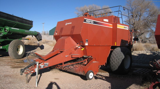 2000 Hesston 4910