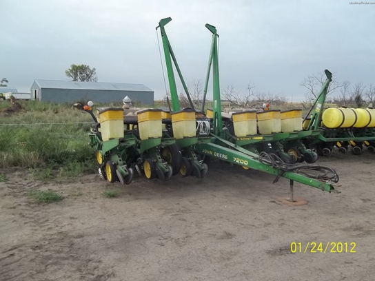  John Deere 7200