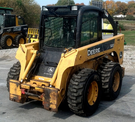 2006 John Deere 320