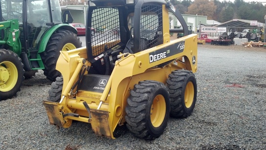 2006 John Deere 320