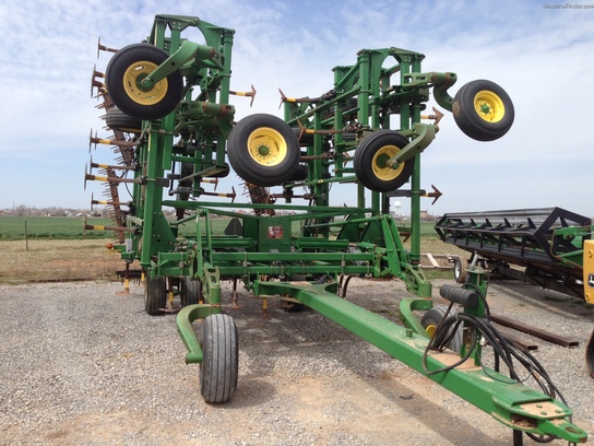 2006 John Deere 2410