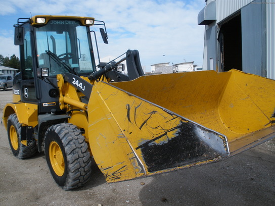 2011 John Deere 244J