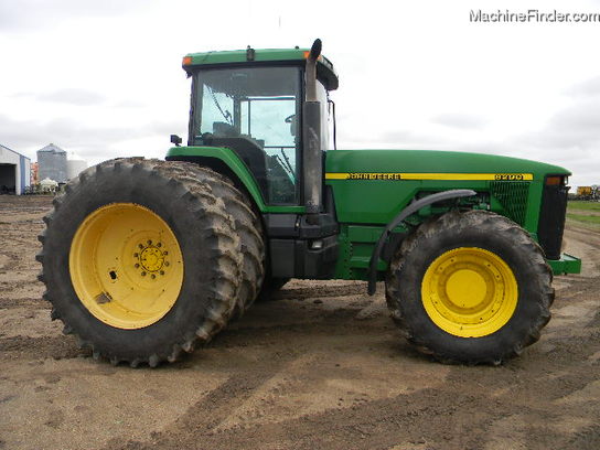1995 John Deere 8200