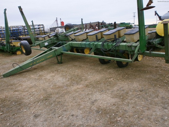  John Deere 7000