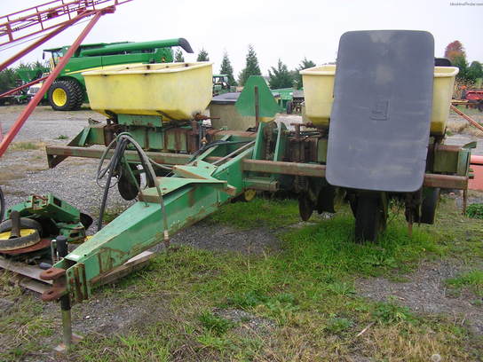  John Deere 7000
