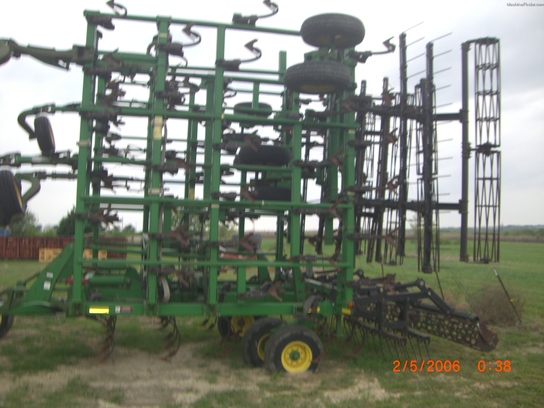 2004 John Deere 2210