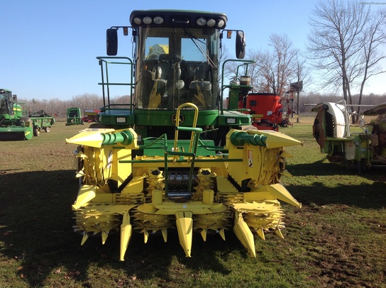 2012 John Deere 686