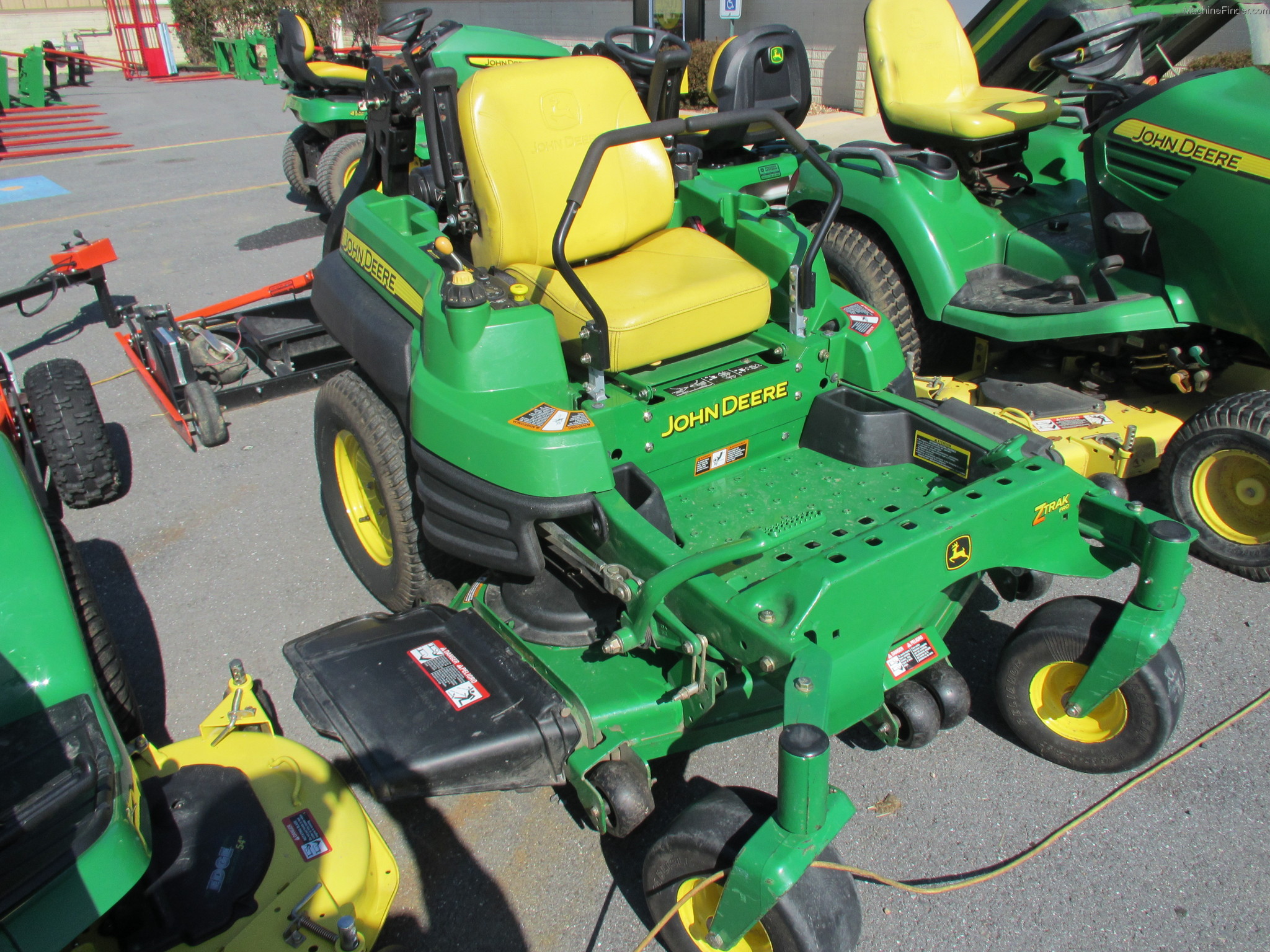 John Deere Z820A Lawn & Garden and Commercial Mowing John Deere