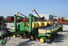  John Deere 7200