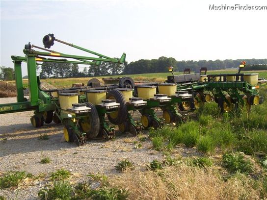  John Deere 7200