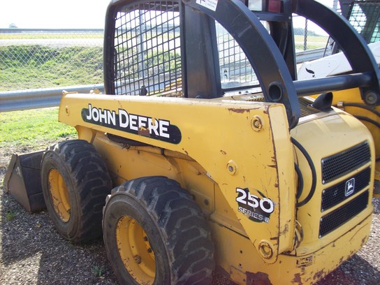 2001 John Deere 250