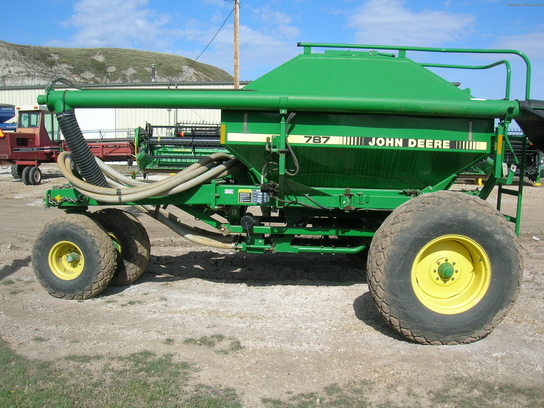 1996 John Deere 787