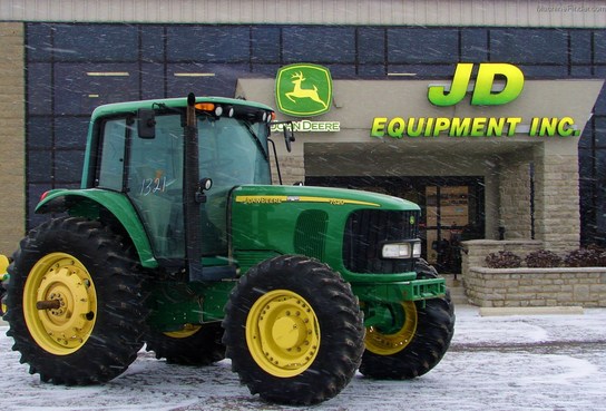 2004 John Deere 7520