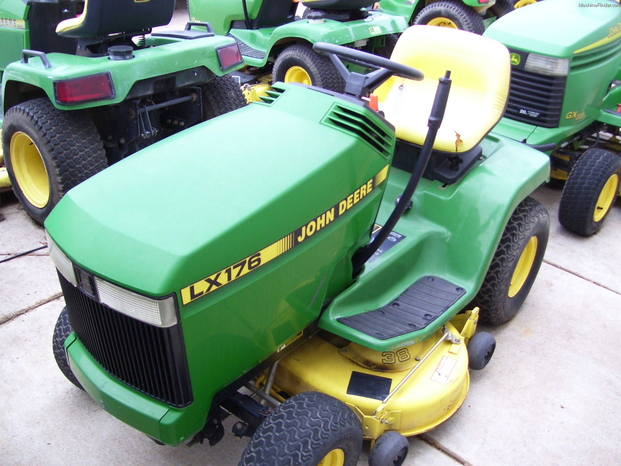 1992 John Deere LX176 Lawn & Garden and Commercial Mowing John Deere