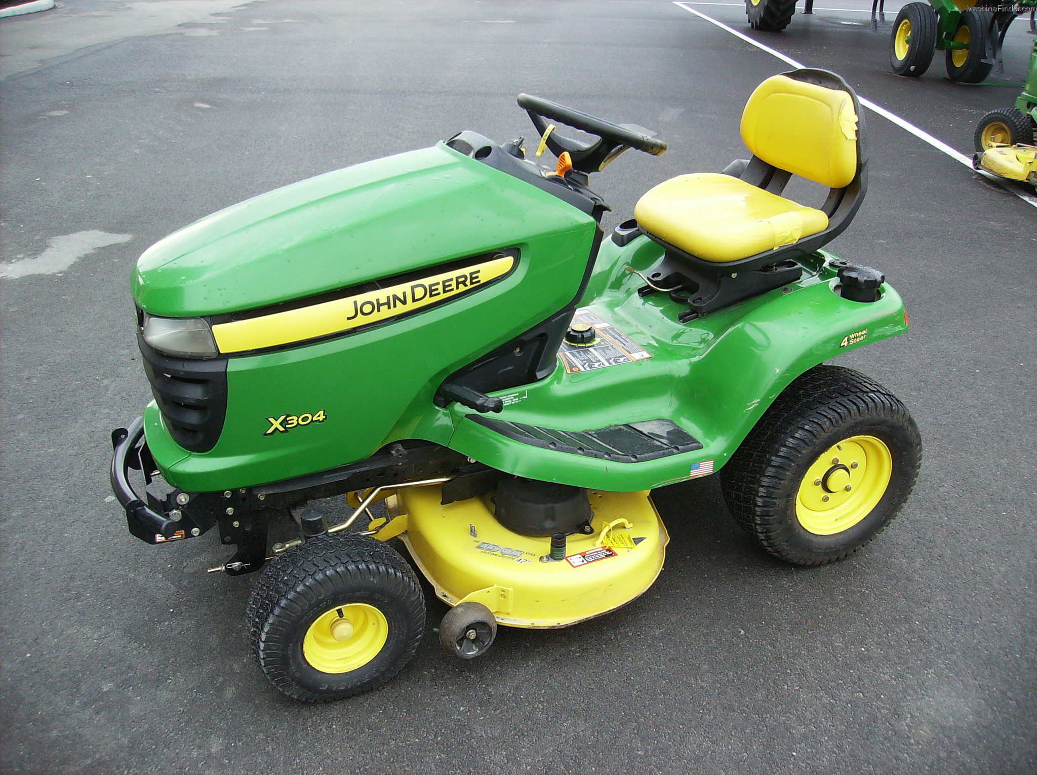 2008 John Deere X304 Lawn & Garden and Commercial Mowing John Deere